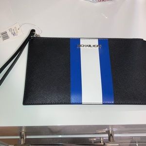 Micheal kors clutch wristlet